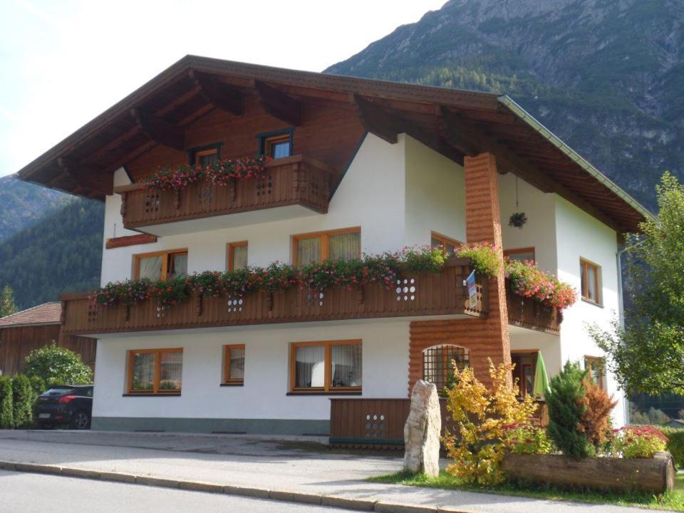 Apartmán Haus Sonnenschein Holzgau Exteriér fotografie